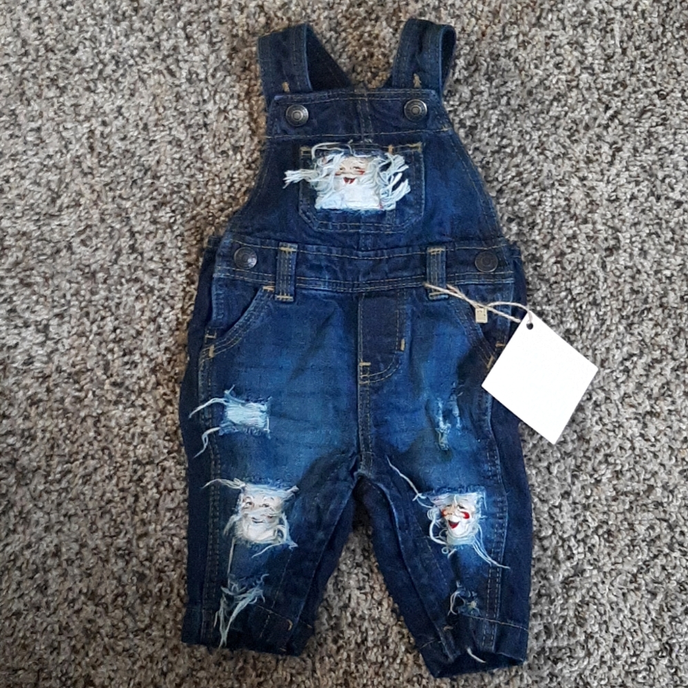 NWT Everlee Lane Santa Christmas Distressed Overalls (0 - 3 months)